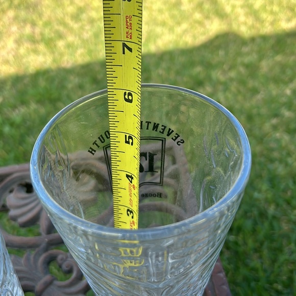 Draft Beer Glasses 17˚ South Booze & Bites Lot Of 2 With Black Graphic - Picture 5 of 6